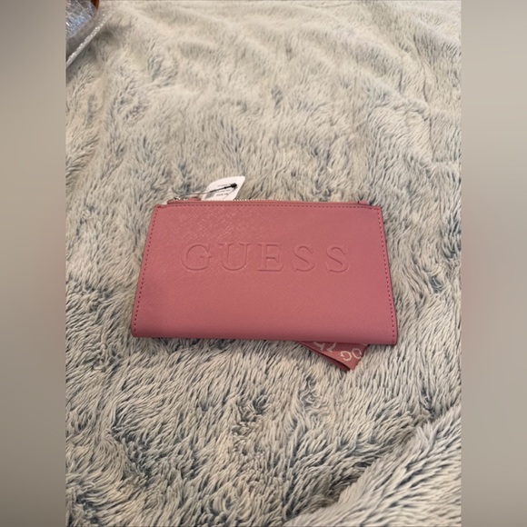 🌺NWT Guess Wristlet🌺 - Picture 9 of 9